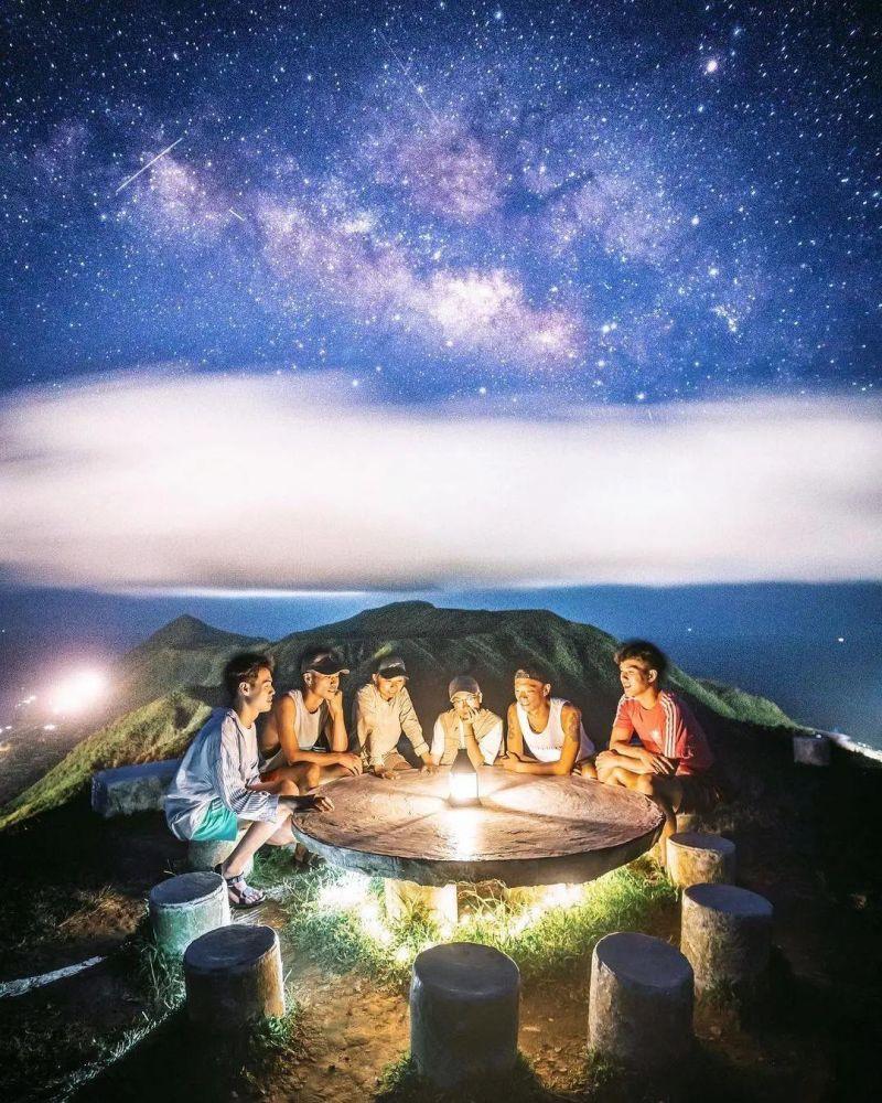 历史显眼包:贵为宋朝皇亲国戚,为了讨好大臣竟然学起了狗叫